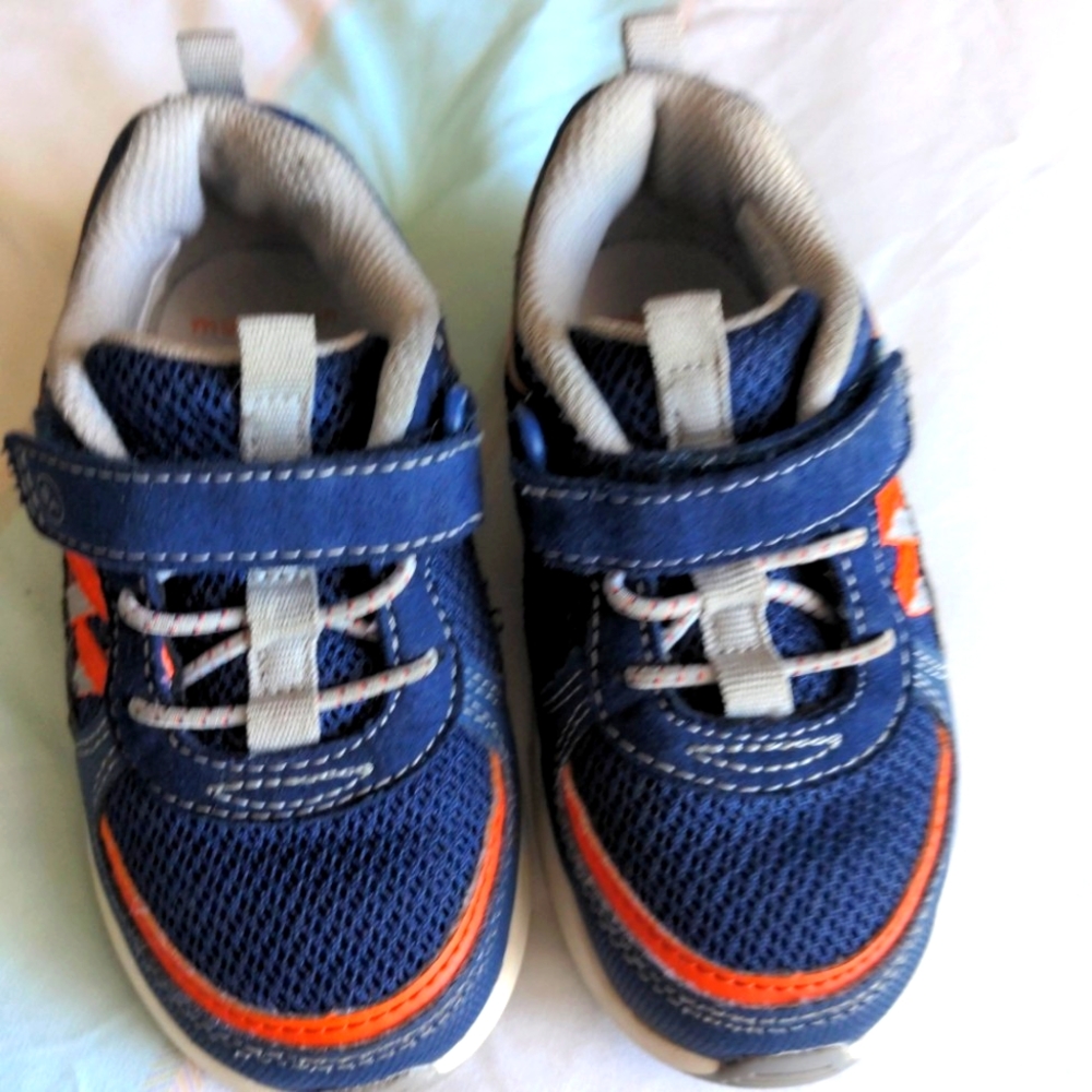Munchkins boy shoes size 8 blue